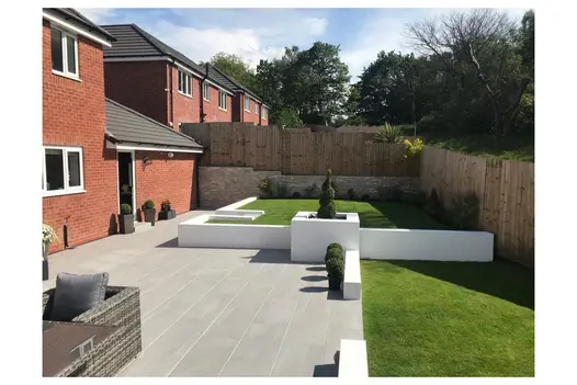 Contemporary garden layout using Overland Silver paving, with smart raised beds and sleek seating.