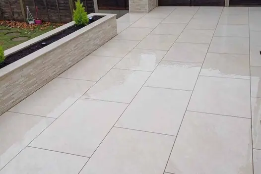 Modern outdoor space finished with White Quartz porcelain slabs in a clean, grid layout.